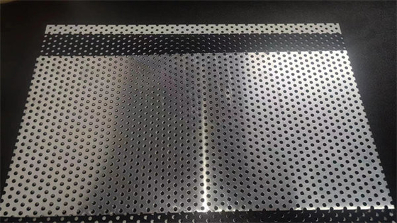 folha perfurada de alumínio AA1060 de 0.8mm, AA1100, AA3003 preto e branco
